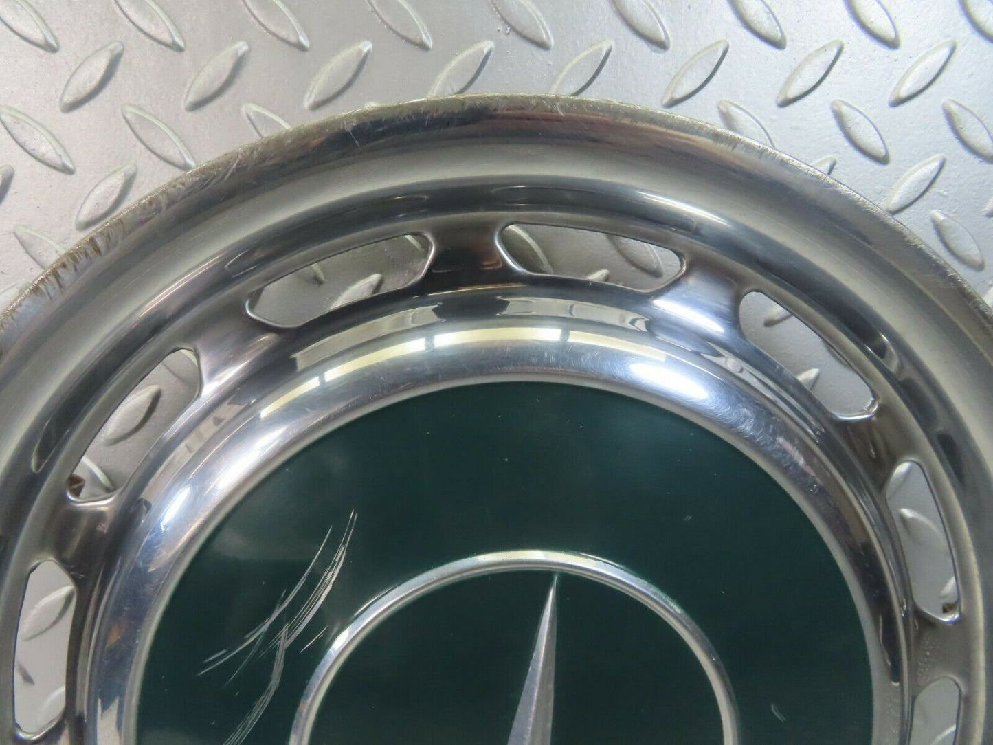 8418 Mercedes-Benz Vintage Wheel Trim Hub Cap 14