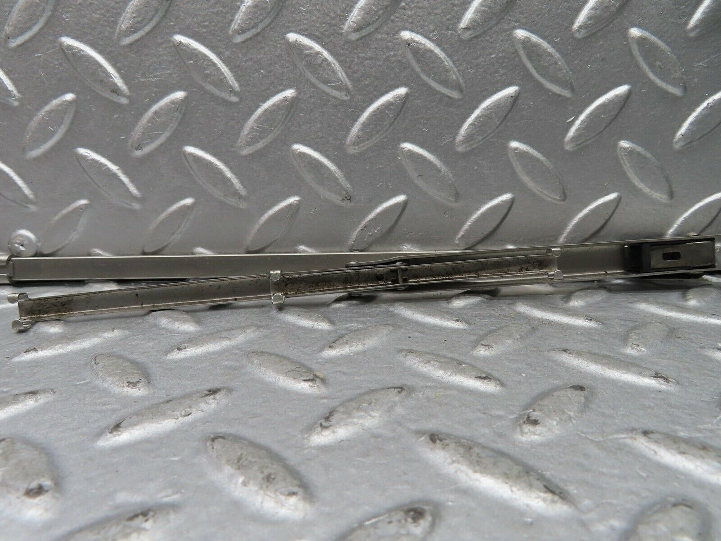 20556 Mercedes-Benz R107 450SL Wiper Arm Bosch Right Side