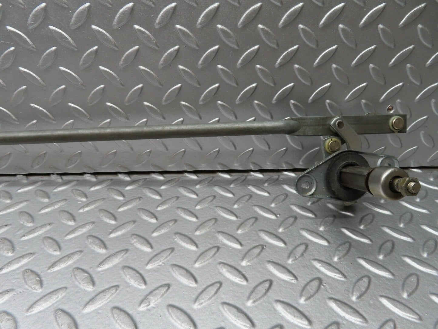 20331 Mercedes-Benz W114 280CE Coupe Windscreen Wiper Linkage