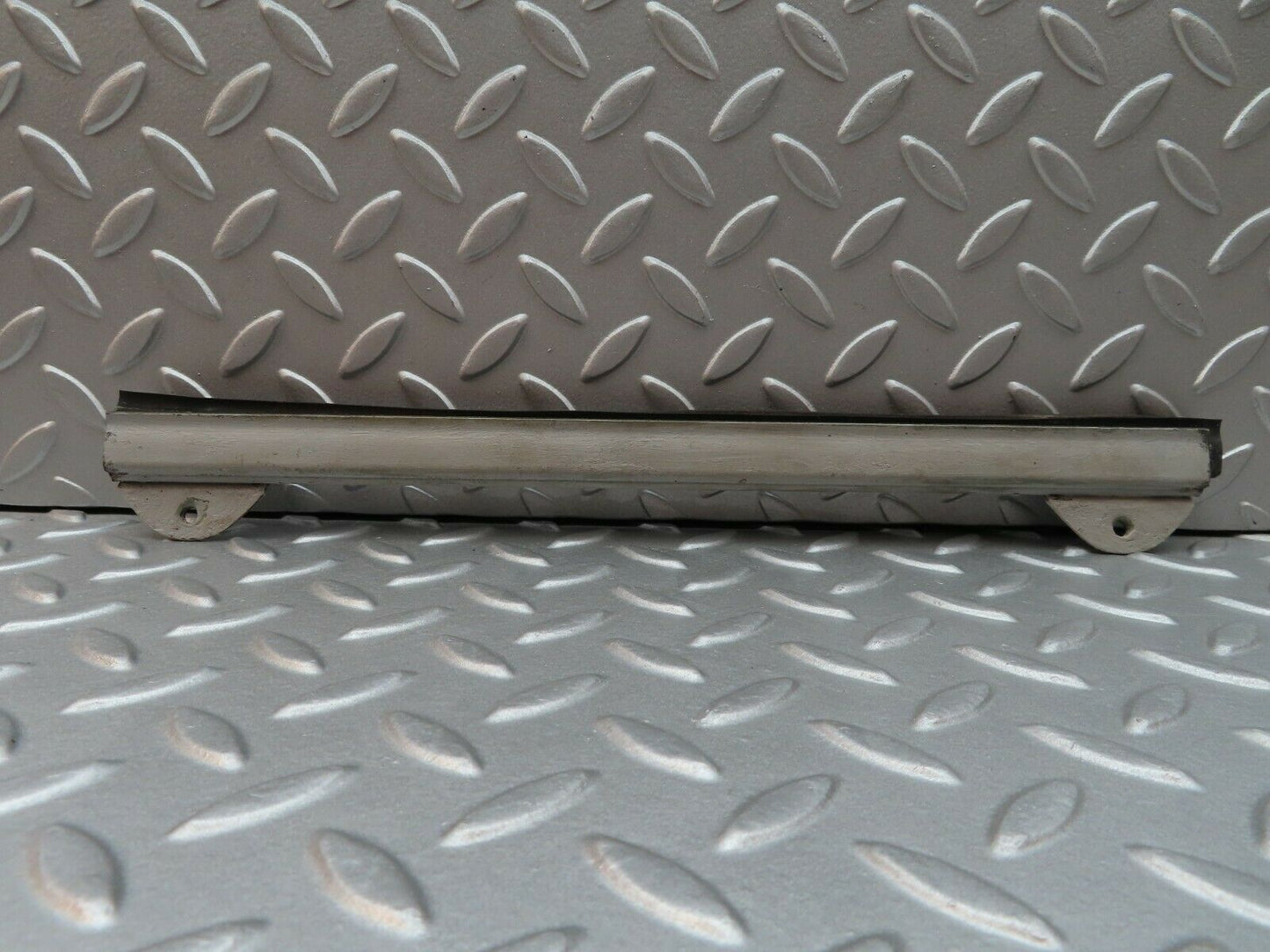 3688 Mercedes-Benz W108 280SE Rear Right Door Glass Holder