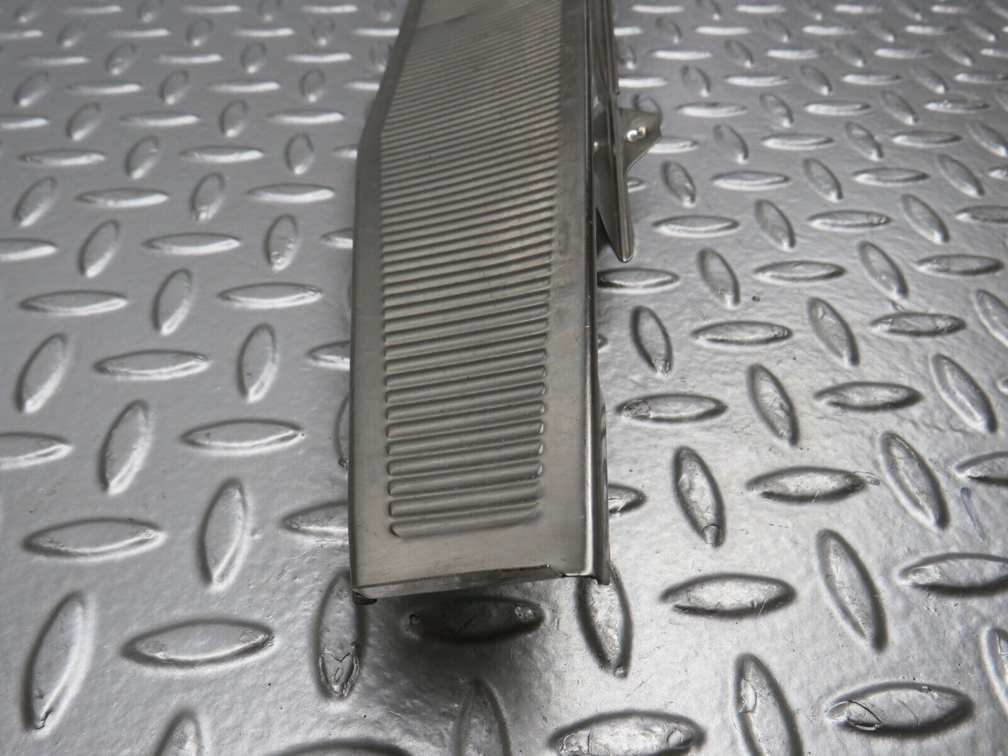32501 Mercedes-Benz S124 300TE Trunk Edge Chrome Moulding 1246980089 000584503