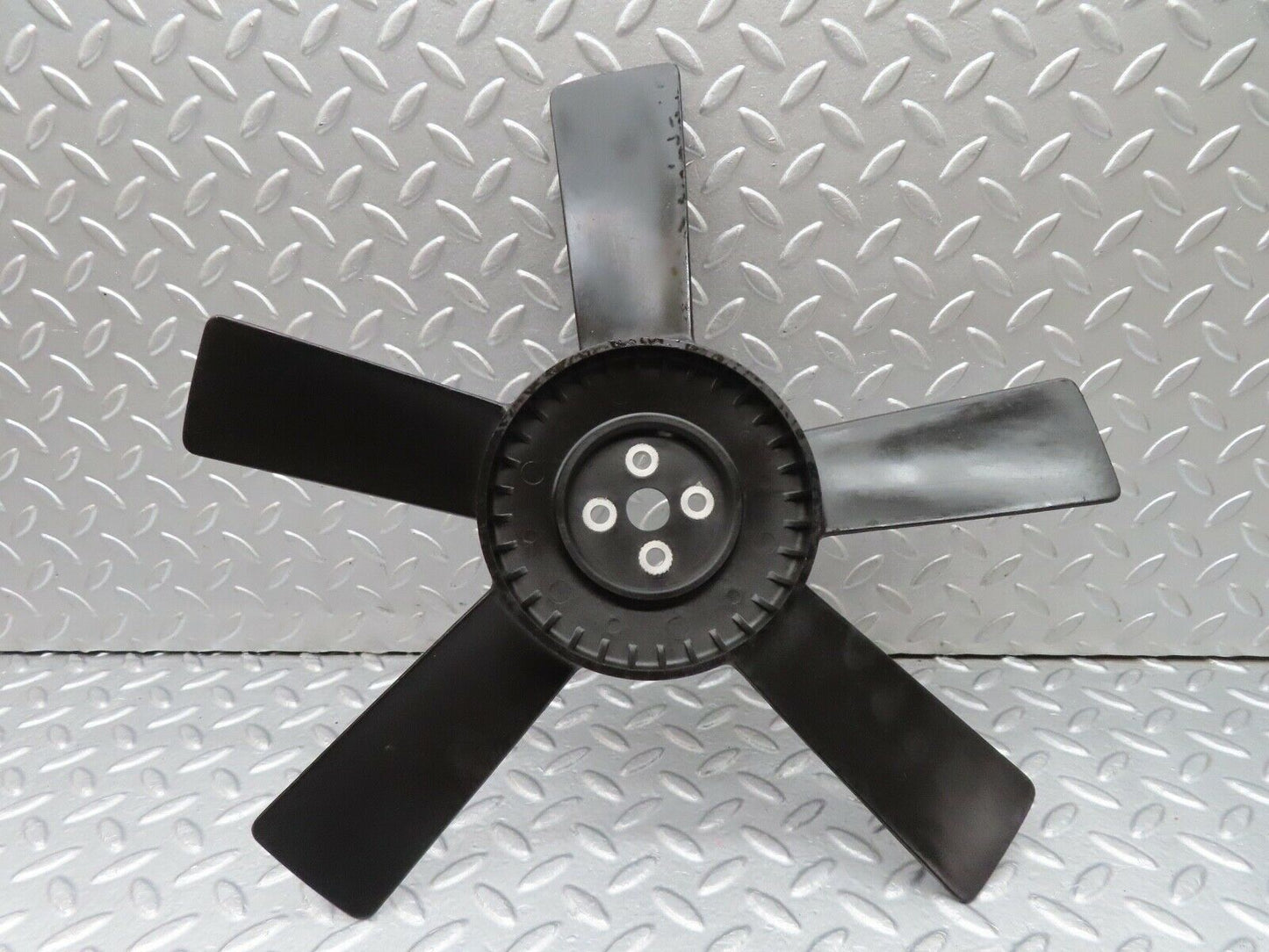 17938 Mercedes-Benz W123 200 Engine Cooling Fan 1152050406