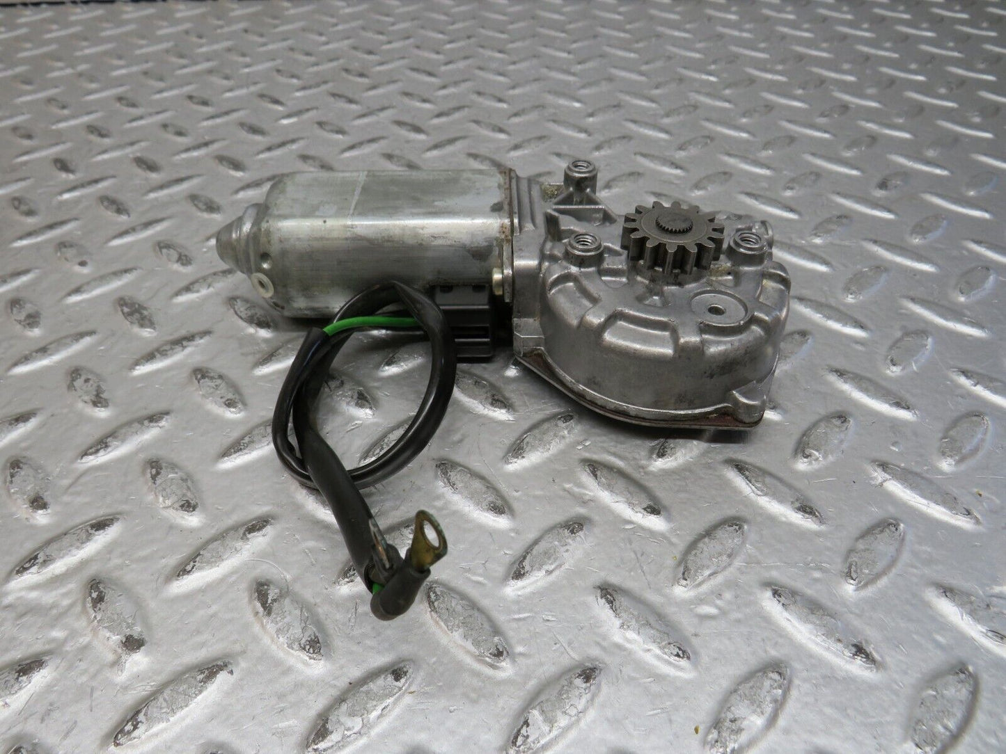 28735 Mercedes-Benz W123 230E Front Left Window Regulator Motor 0130821018