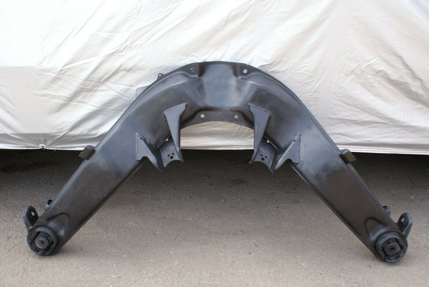 3174 Mercedes-Benz W115 220D Rear Subframe Axle Carrier Suspension