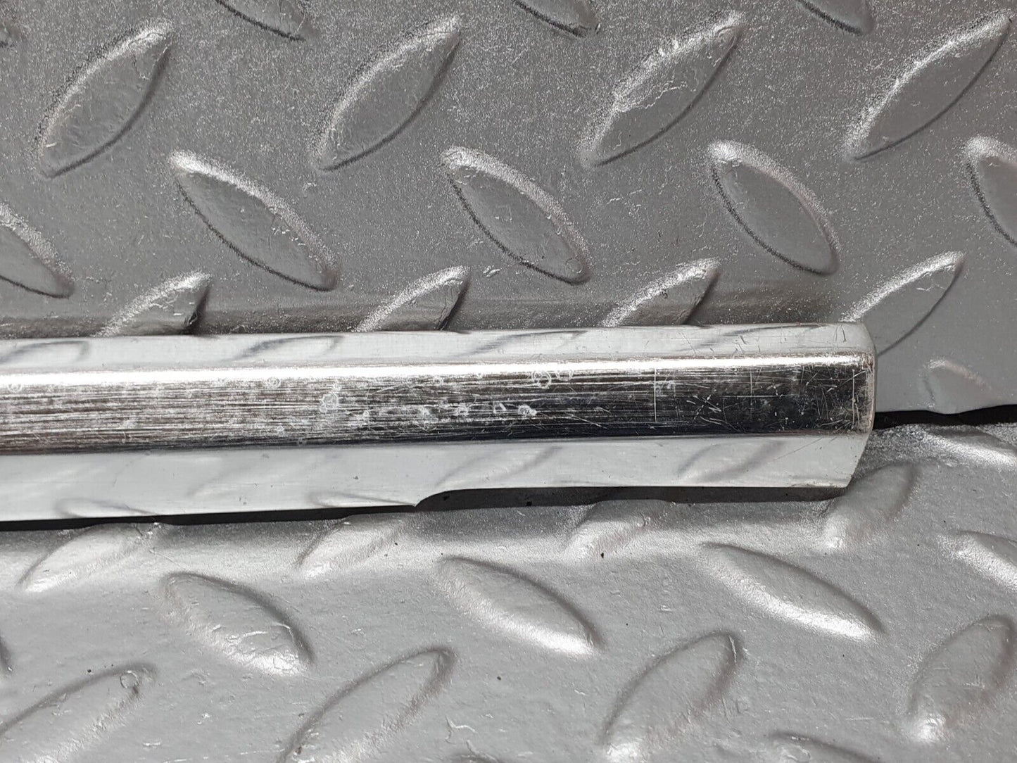 41189 Mercedes-Benz W126 300SE Front Right Door Chrome Moulding Trim