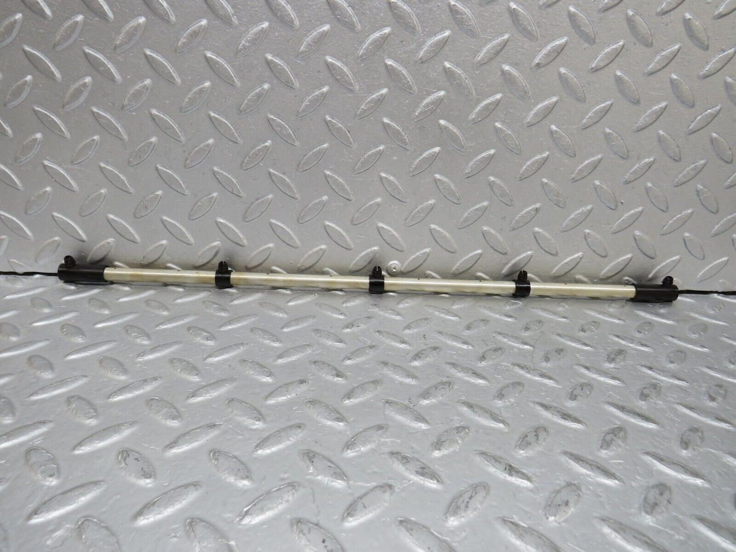 37141 Mercedes-Benz C126 420SEC Coupe Camshaft Oil Tube