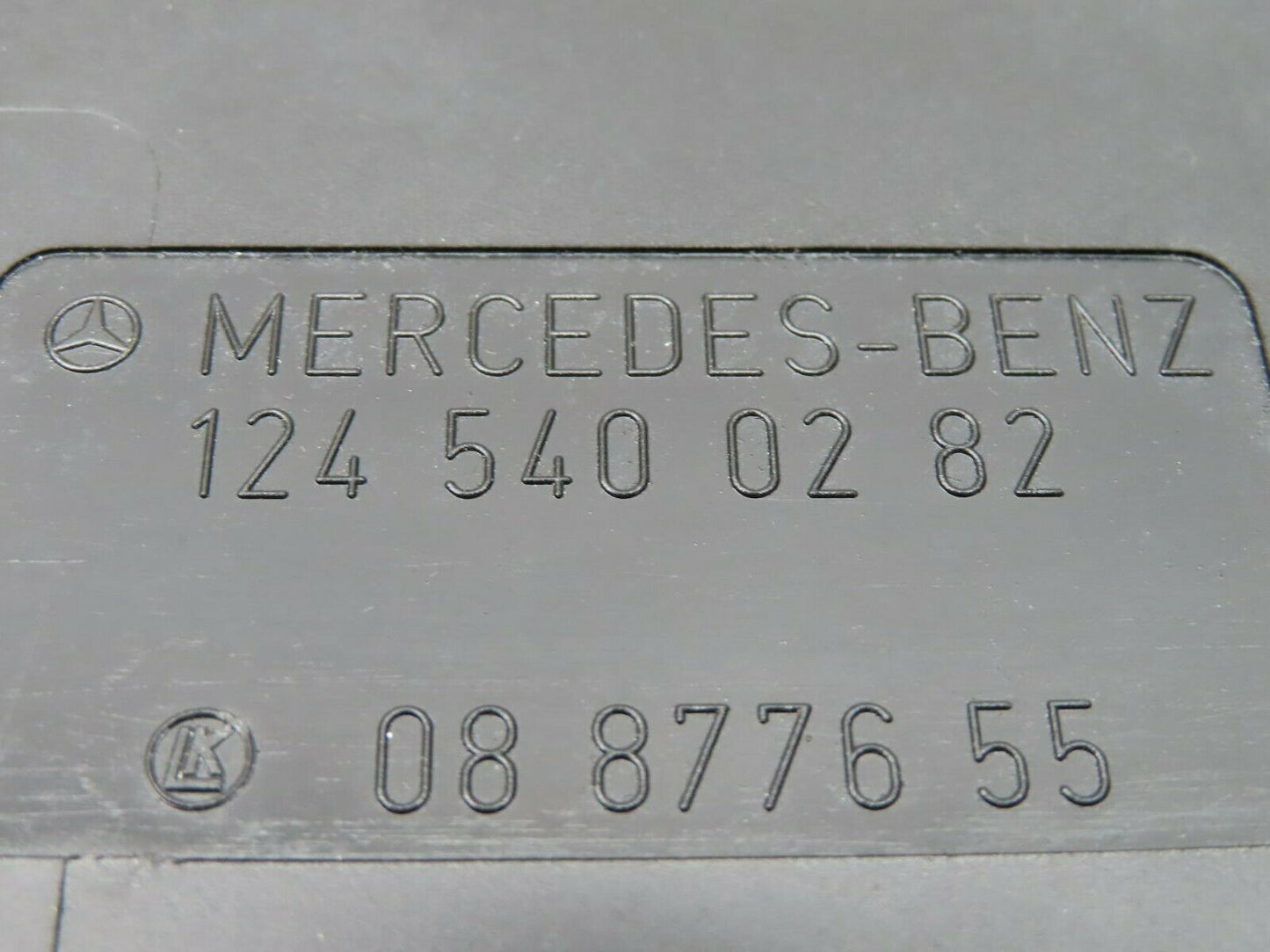 16286 Mercedes-Benz W124 260E Fuse Box Cover Lid 1245400182