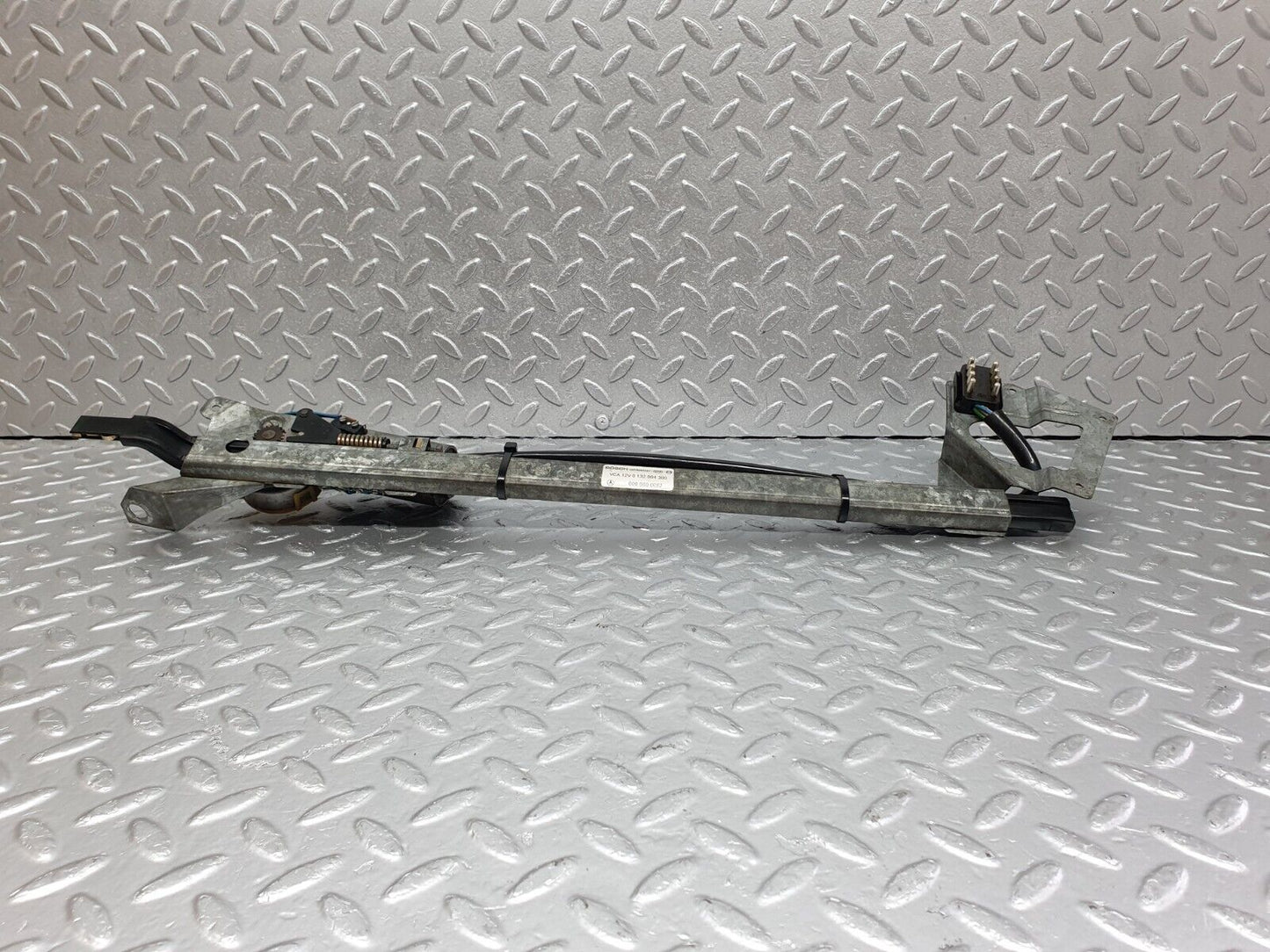 43749 Mercedes-Benz C126 380SEC Coupe Seat Belt Presenter Left 0008600082 0132004300 0008201915