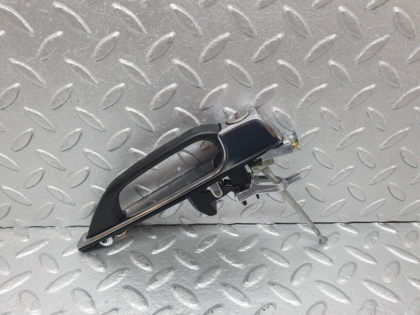 43969 Mercedes-Benz C123 230CE Coupe Left Door Exterior Handle No Key