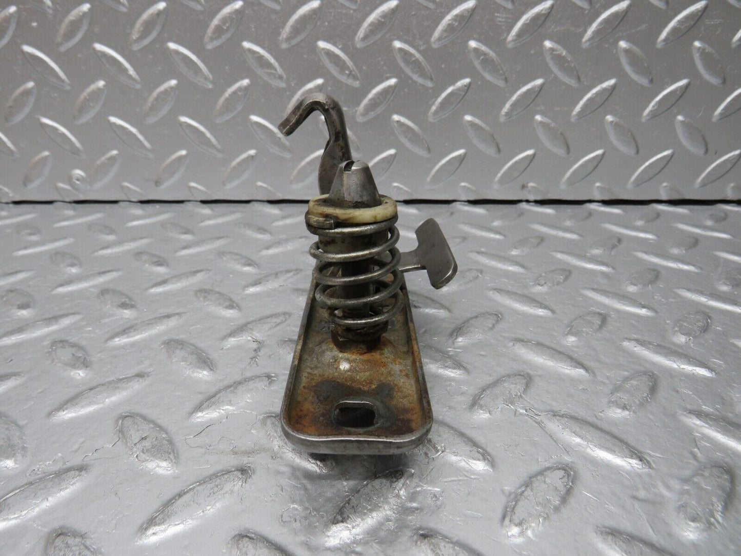 29986 Porsche 924 Bonnet Lock Latch 477823507