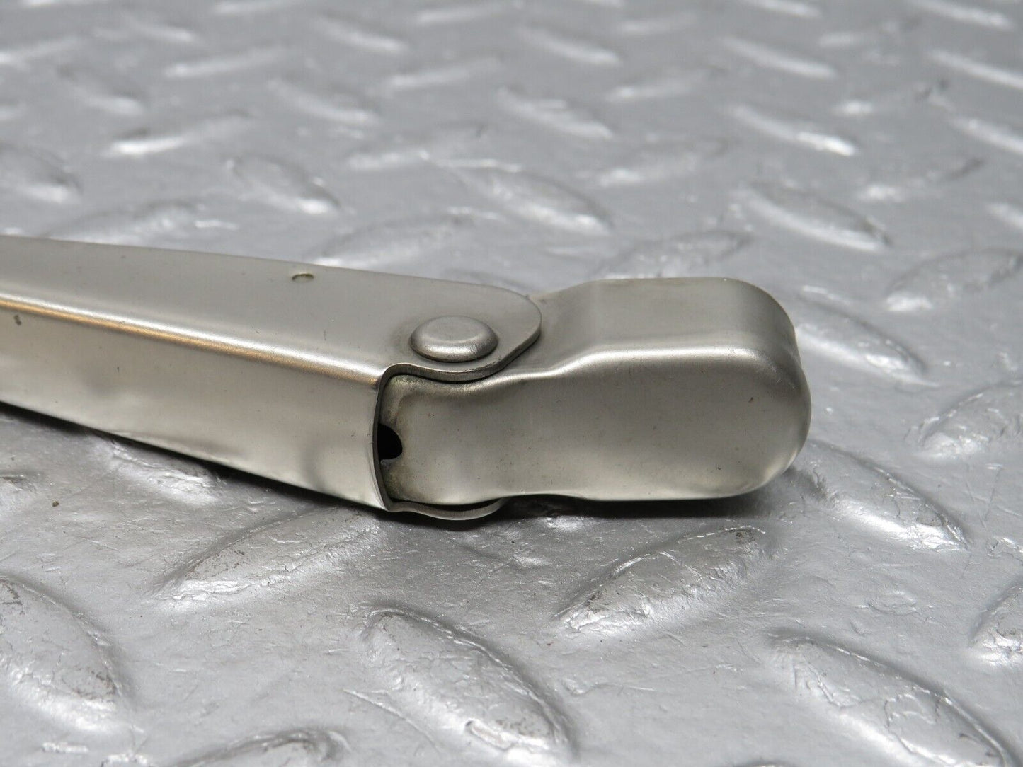 39106 Mercedes-Benz R107 500SL Windscreen Wiper Arm Left Side