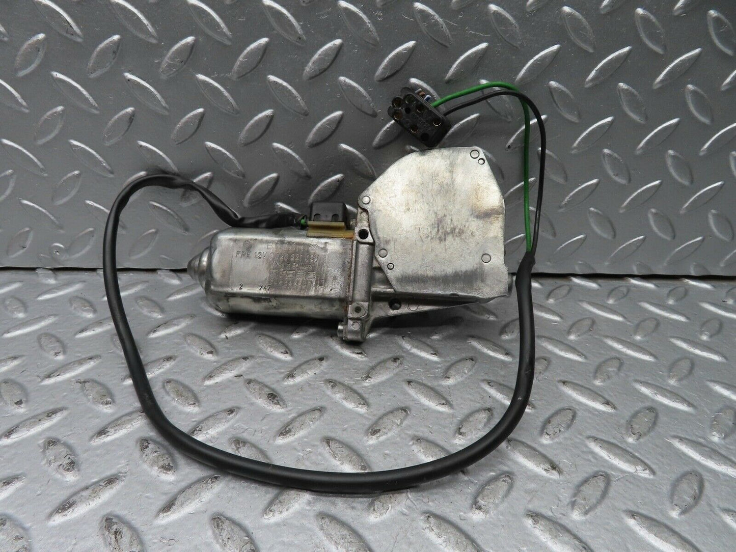 21440 Mercedes-Benz W126 300SE Rear Right Window Regulator Motor 0130821036
