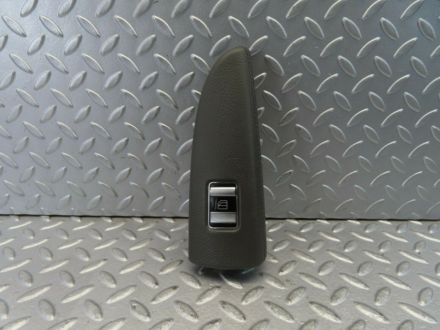 11182 Mercedes-Benz W221 S320 Front Left Window Control Switch P0107070