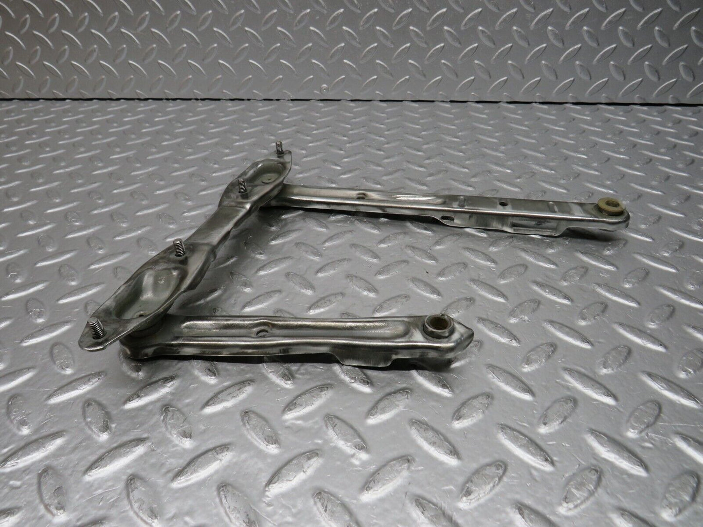 31659 Mercedes-Benz W201 190LE 1.8L Bonnet Hinge Right Side