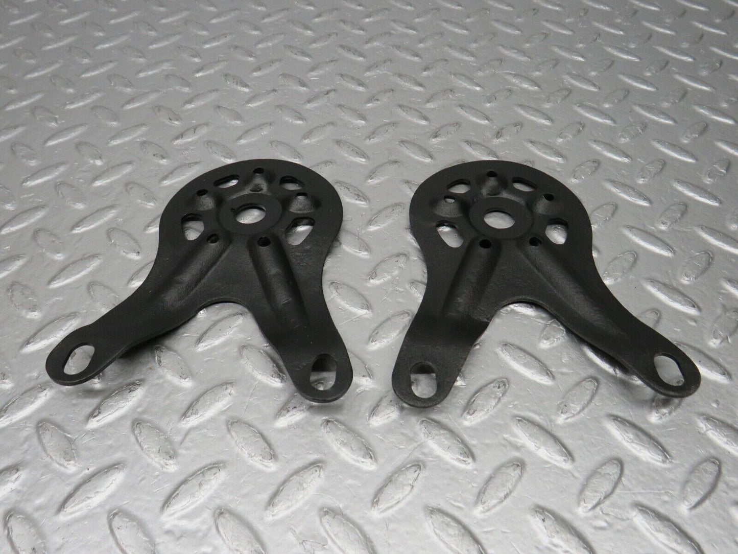 39233 Mercedes-Benz R107 500SL Coupe Rear Suspension Axle Mounting Bracket