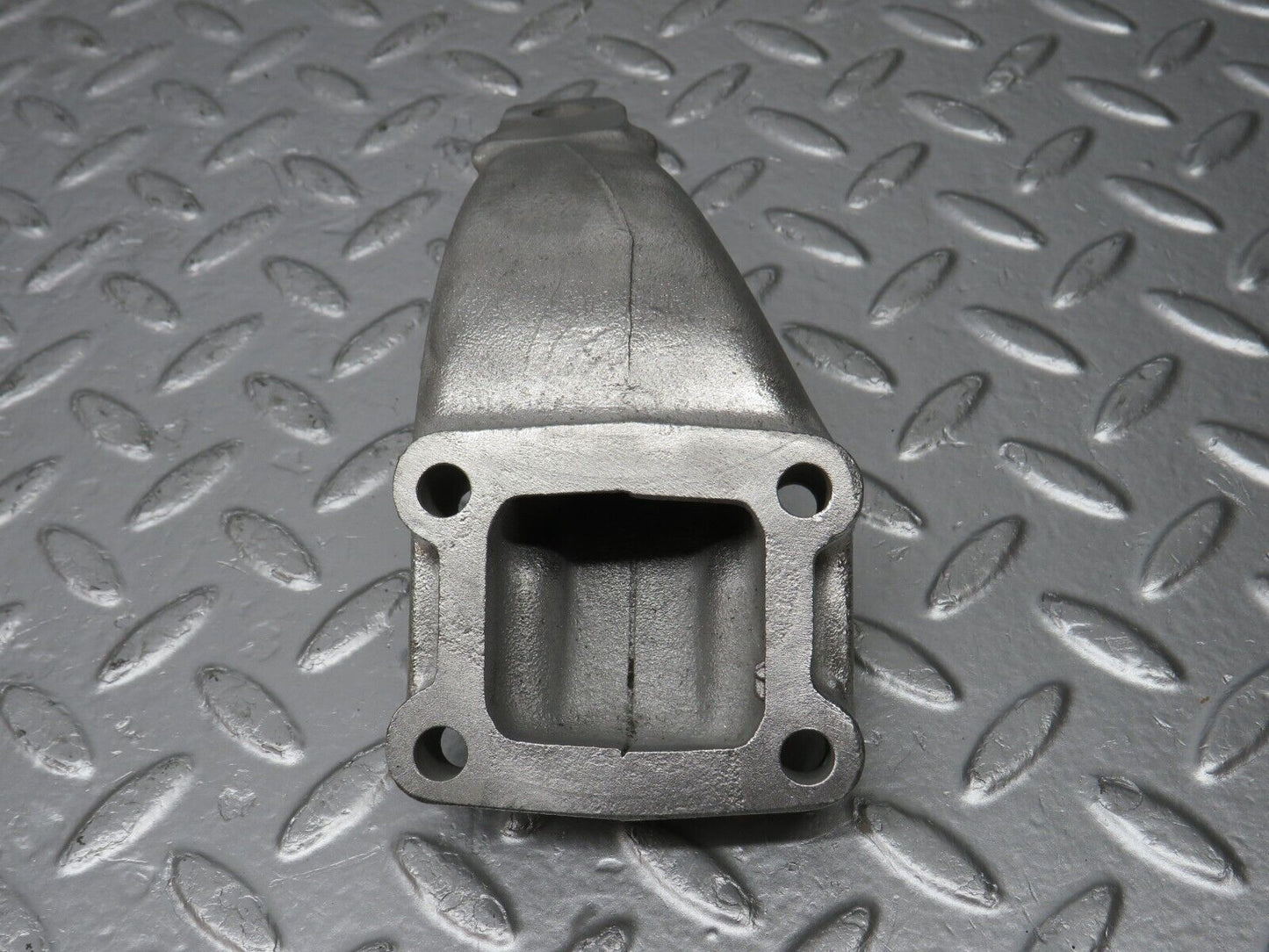 33060 Mercedes-Benz C107 R107 350 V8 Engine Mount Bracket Right 1162232304