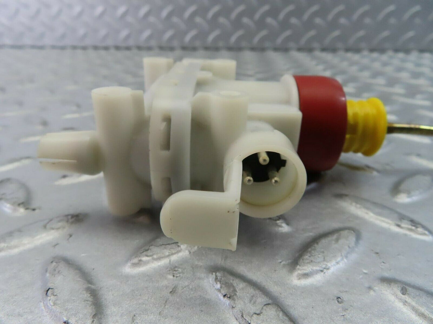 10363 Mercedes-Benz W201 190E Trunk Lock Vacuum Actuator
