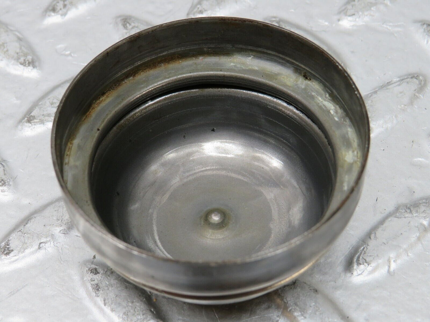 26245 Mercedes-Benz W116 450SE Wheel Hub Locking Cap