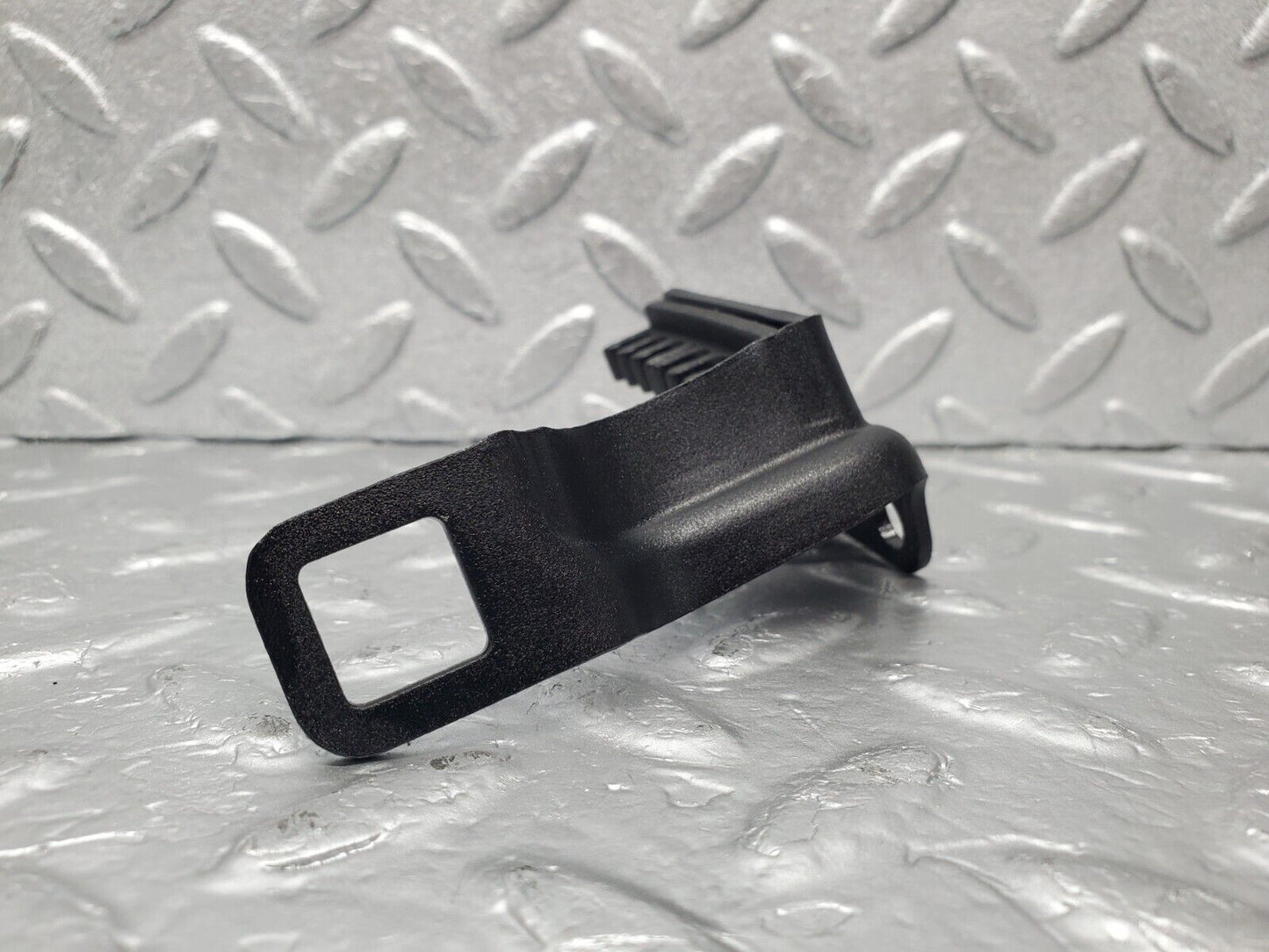 46680 Mercedes-Benz C123 280CE Coupe Ignition Coil Cable Wire Bracket