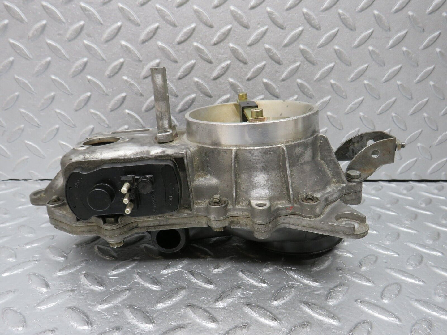 38812 Mercedes-Benz W201 190E 2.6L Air Flow Mass Meter Sensor Bosch 1031410090 0438121033 1031410345