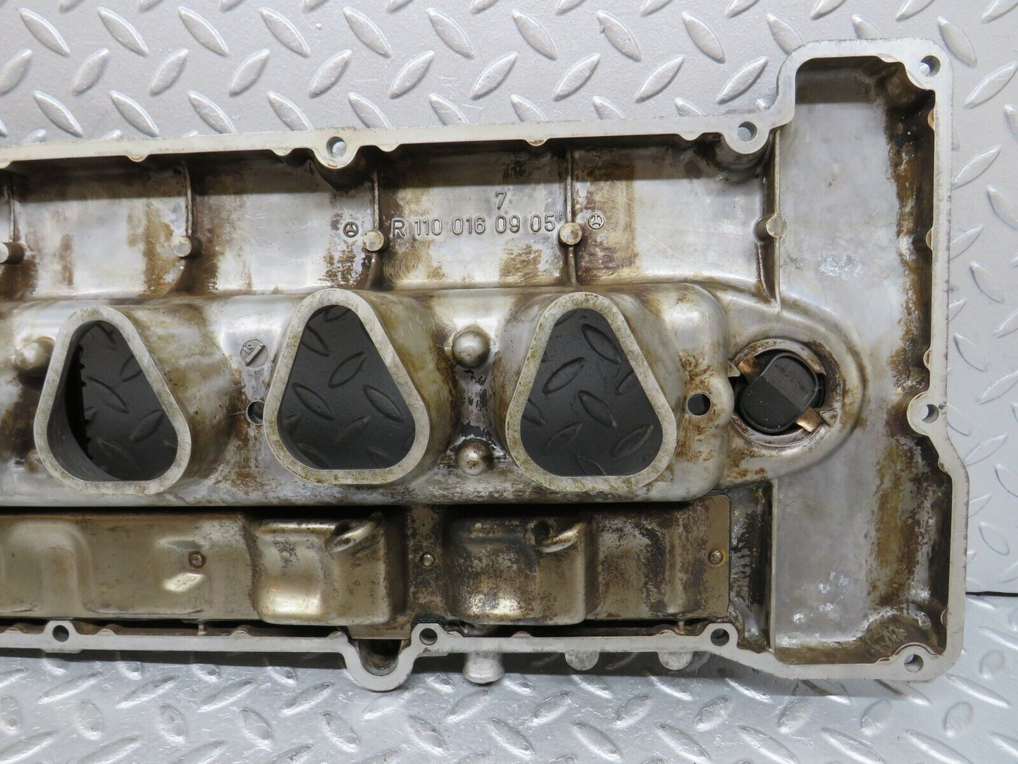 35637 Mercedes-Benz R107 280SL Coupe Cylinder Head Valve Cover 1100160905