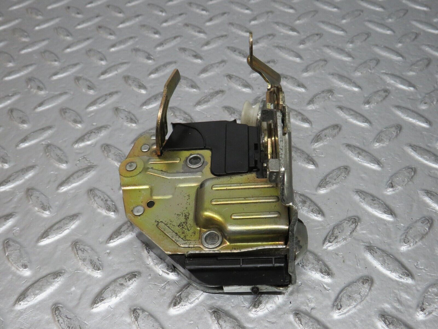 31794 Mercedes-Benz W201 190LE Front Right Door Lock Mechanism