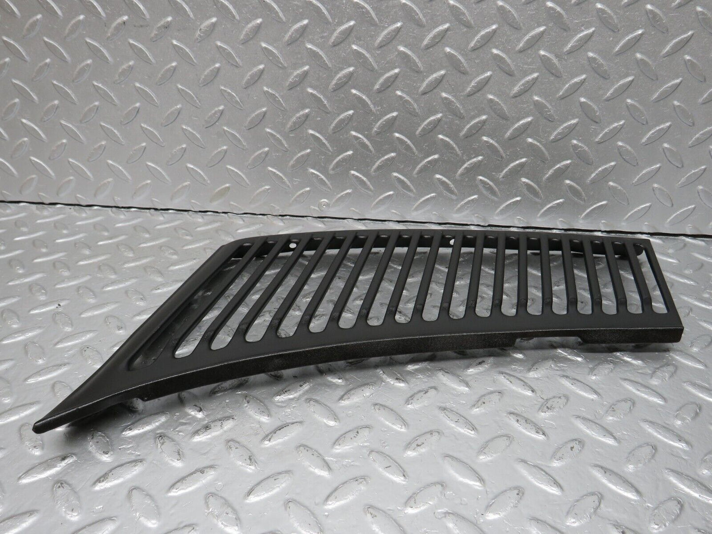 40081 Mercedes-Benz R107 350SL Air Intake Grill Left Side