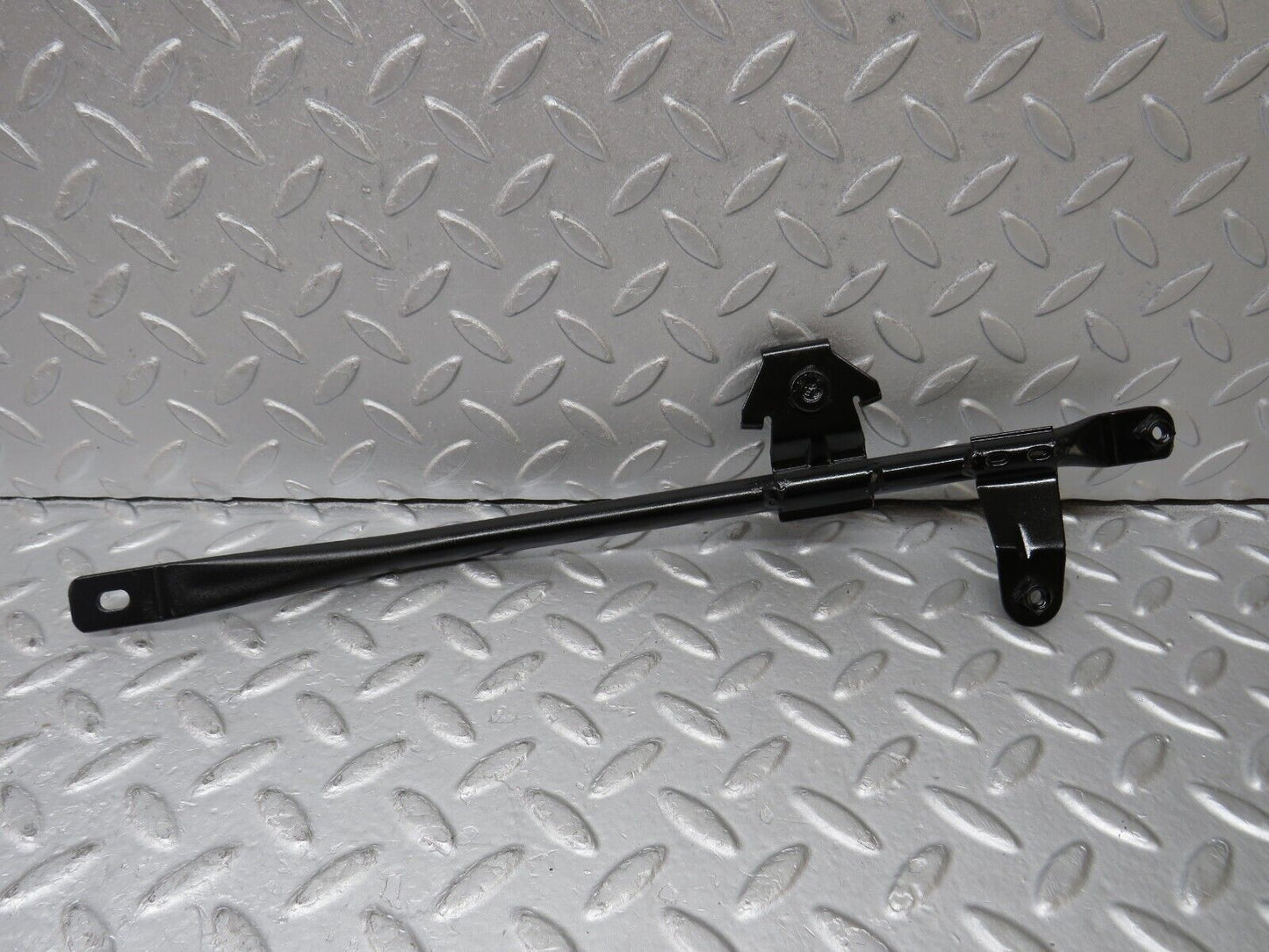 36140 Mercedes-Benz W126 420SE Horn Bracket Horn Holder