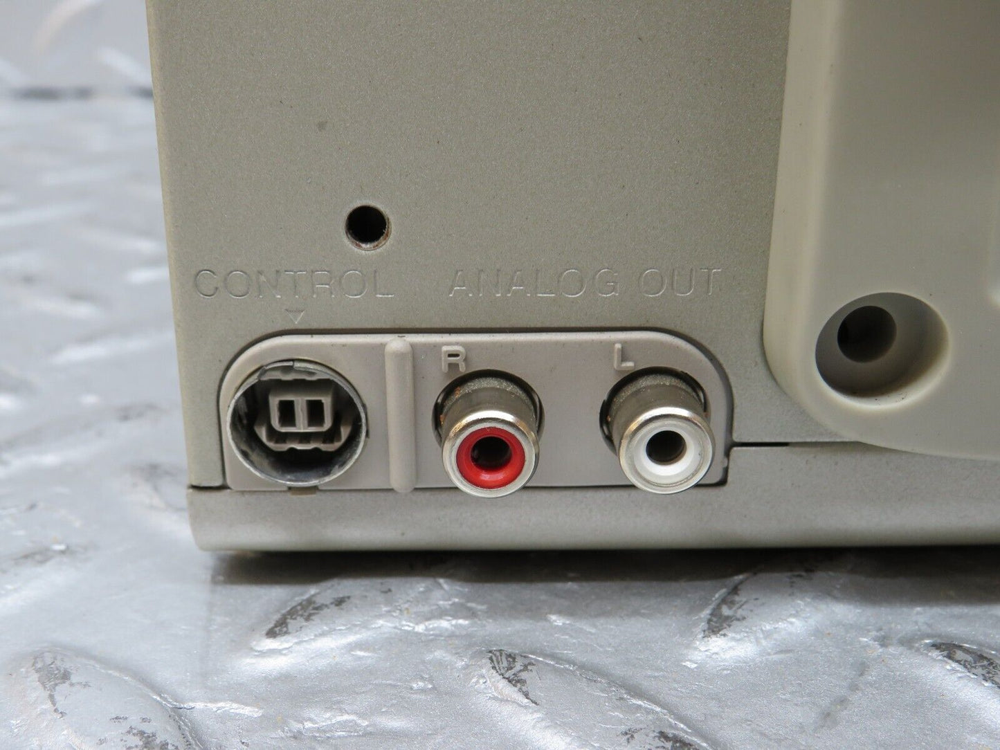 36502 Mercedes-Benz W201 190E 2.0L Disc Changer SONY CDX-727