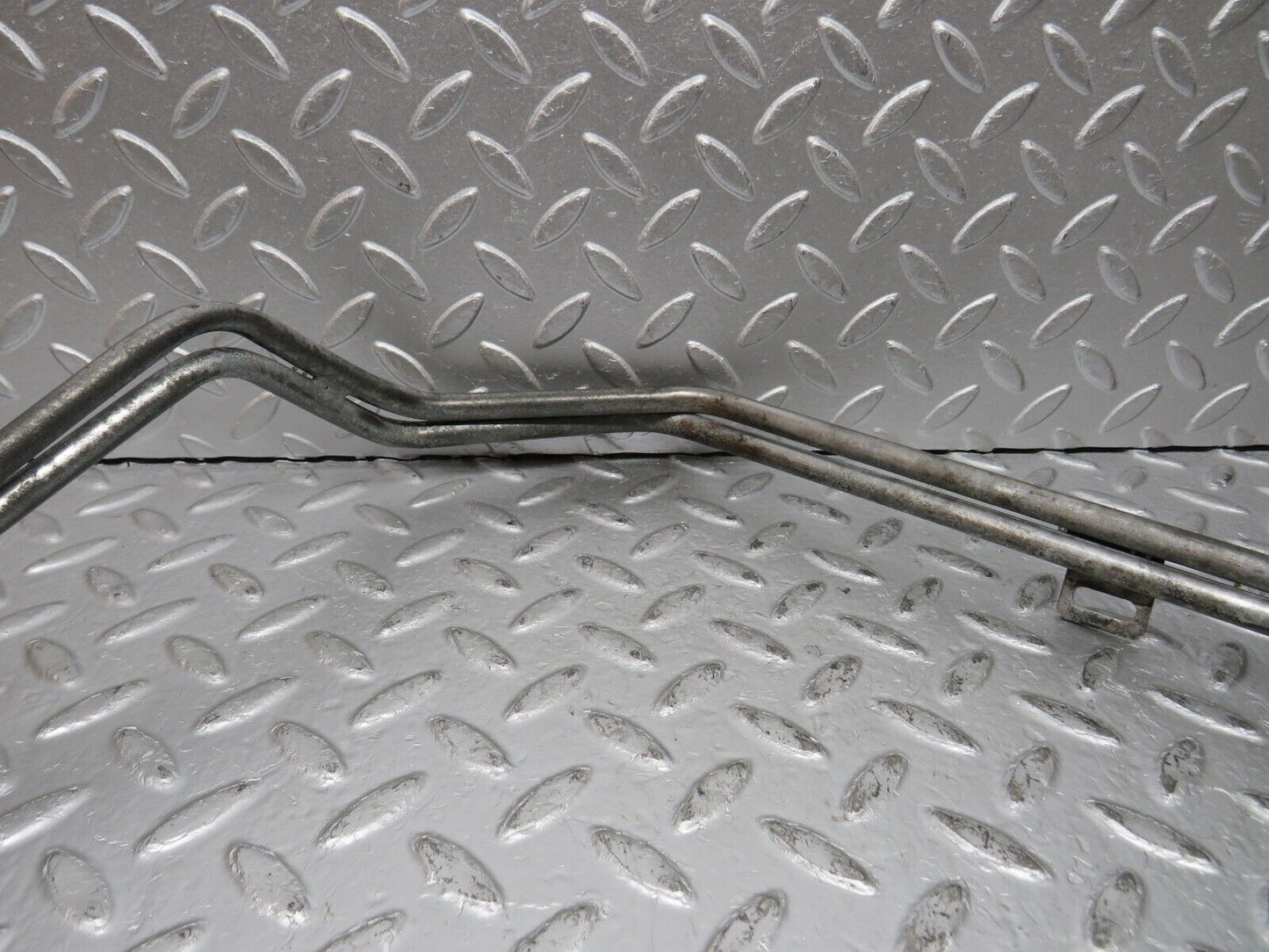 32718 Mercedes-Benz S124 300TE Wagon Oil Cooling Pipe