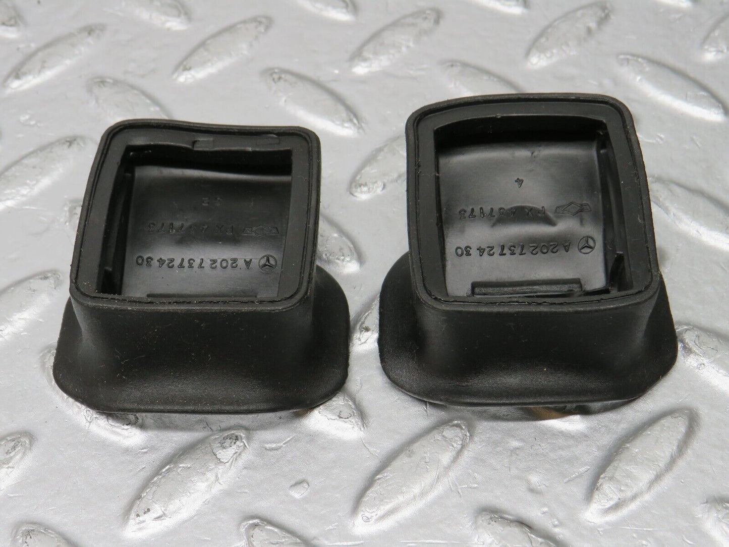 33455 Mercedes-Benz W202 C180 Rear Door Check Strap Rubber Seal 2x 2027372430