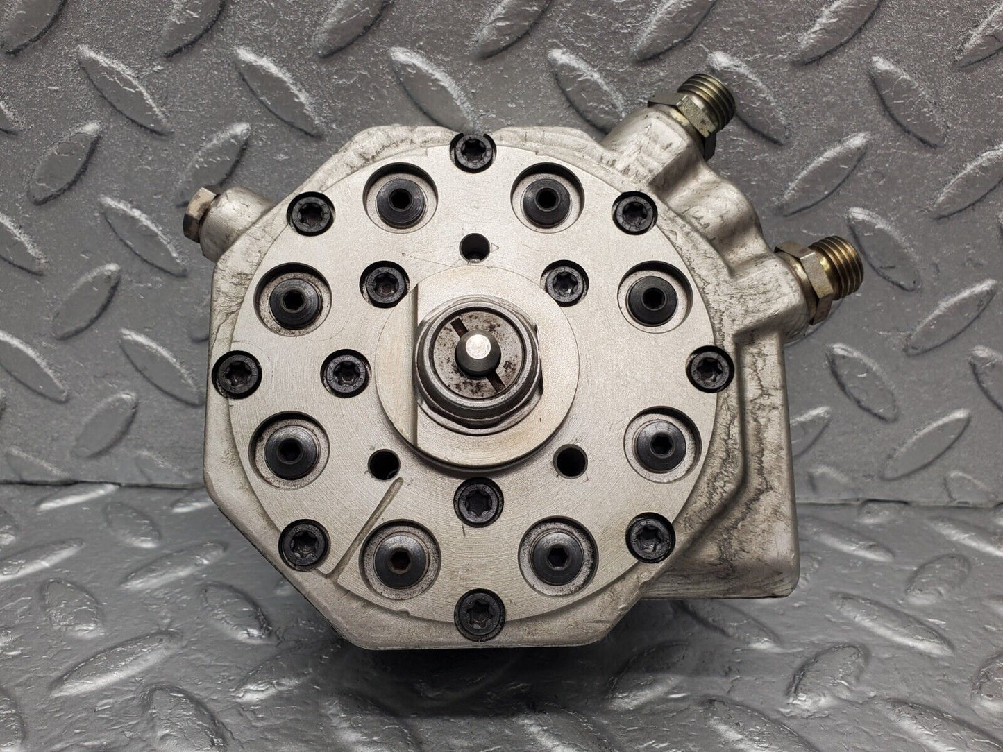 46028 Mercedes-Benz W126 420SE Fuel Distributor Bosch 0438101018