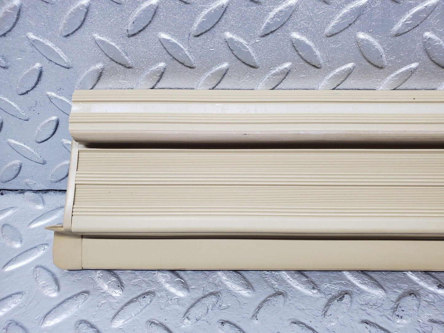 45618 Mercedes-Benz W126 420SE Rear Left Door Sill Trim Beige