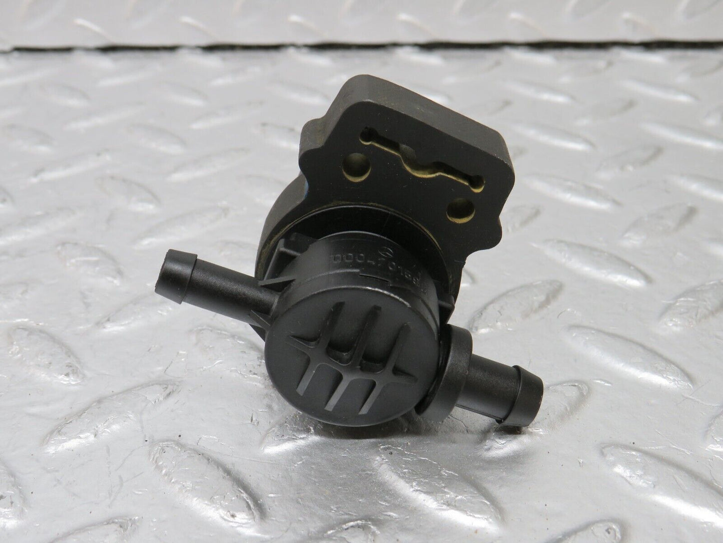 34750 Mercedes-Benz W210 320E Fuel Regeneration Vacuum Valve 0004701593