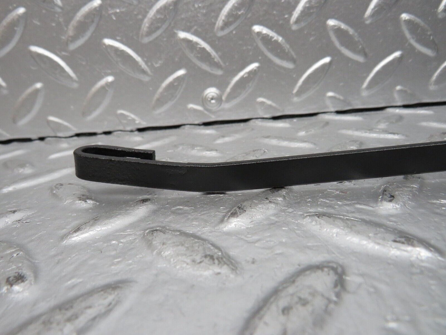 31161 Mercedes-Benz W123 200D Wiper Arm Bosch Left Side