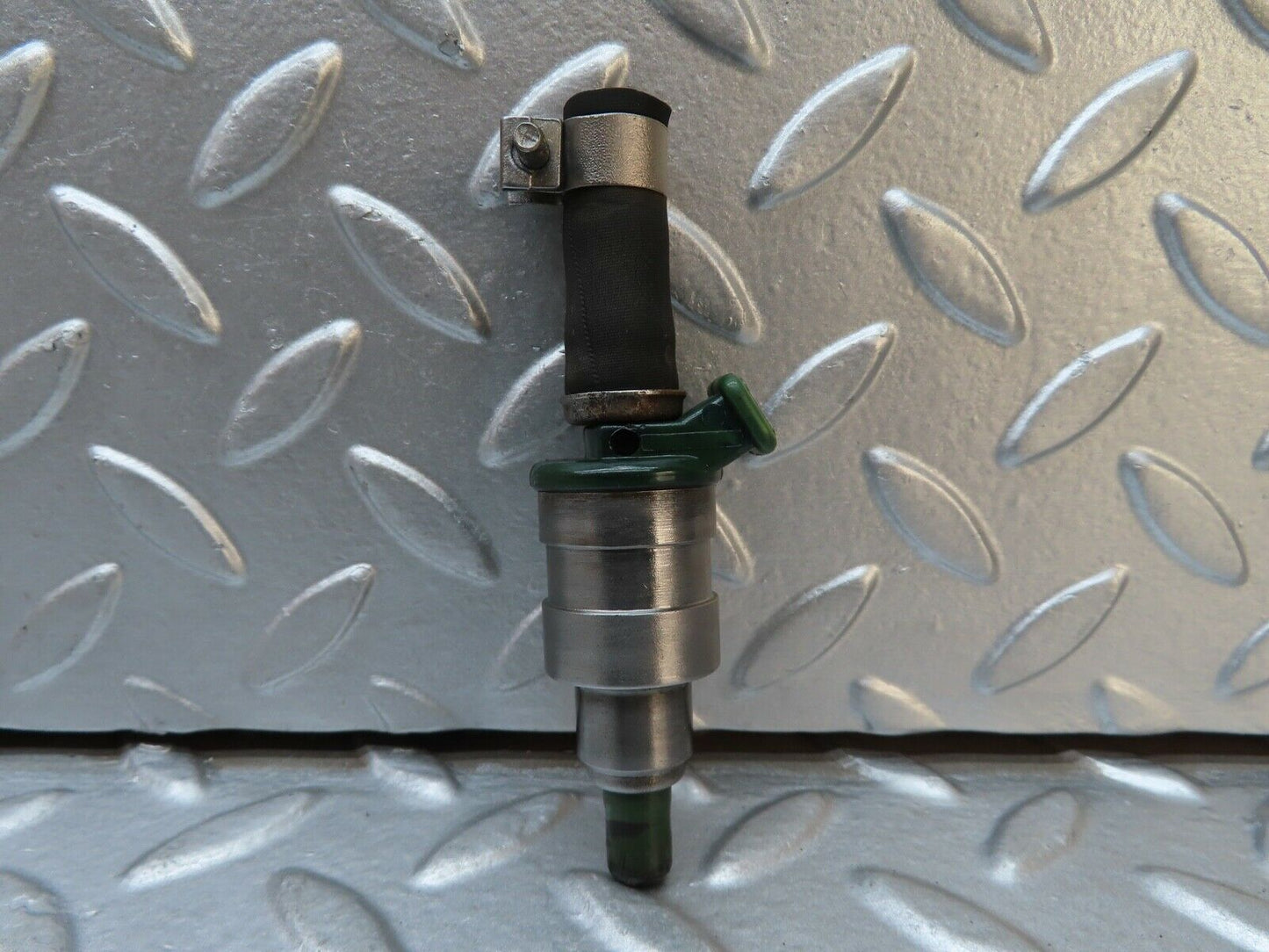 20402 Mercedes-Benz W114 280CE Coupe Fuel Injector Bosch 0280150035