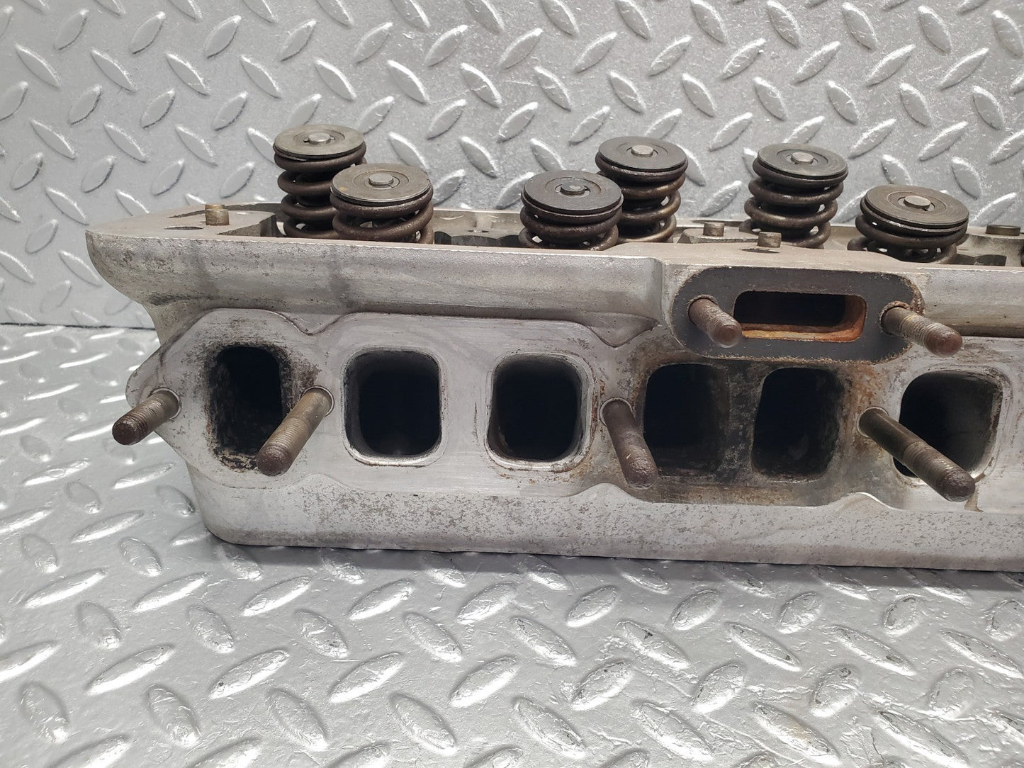 W112 cylinder head used OEM