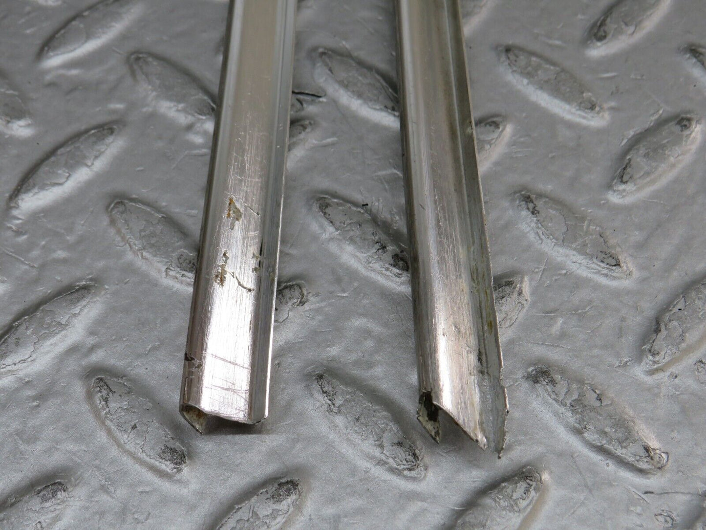 35867 Mercedes-Benz W108 Front Left Door Chrome Trim Pair