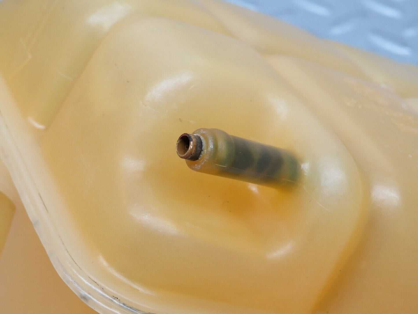 35995 Mercedes-Benz W126 420SE Coolant Reservoir Tank 1265001549