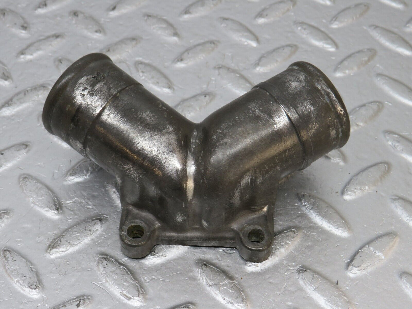 34489 Mercedes-Benz C126 380SEC Water Pump Flange 1172010103