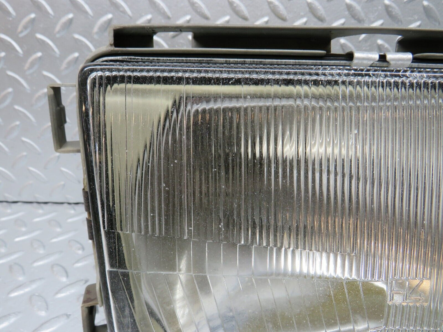 34288 Mercedes-Benz C126 380SEC Headlight Bosch Right 0301065722 1305235062