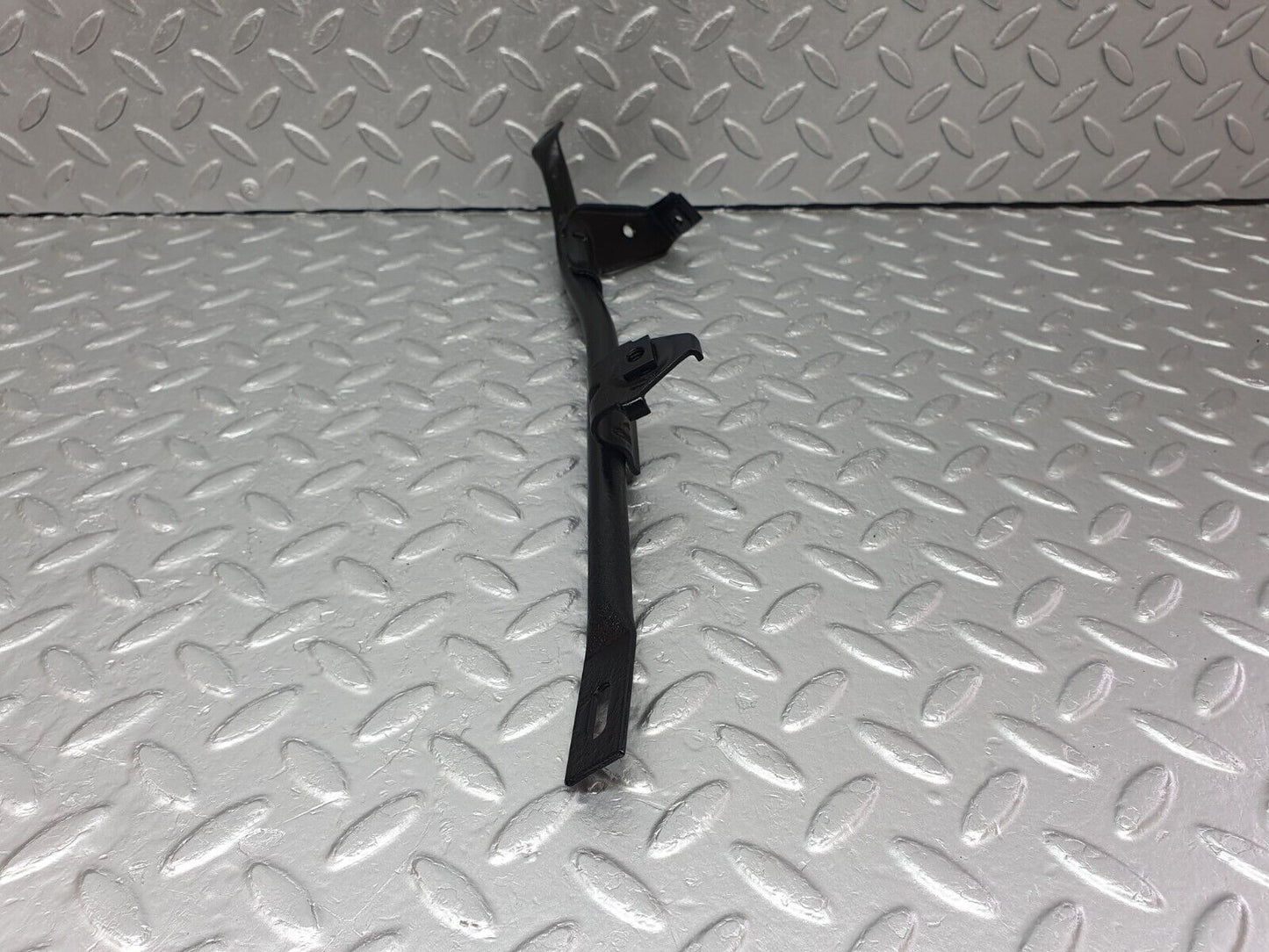 41507 Mercedes-Benz W124 200E Horn Bracket