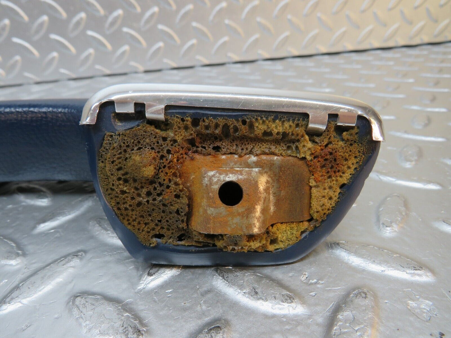 30992 Mercedes-Benz W123 200D Interior Door Handle Right 1239701201