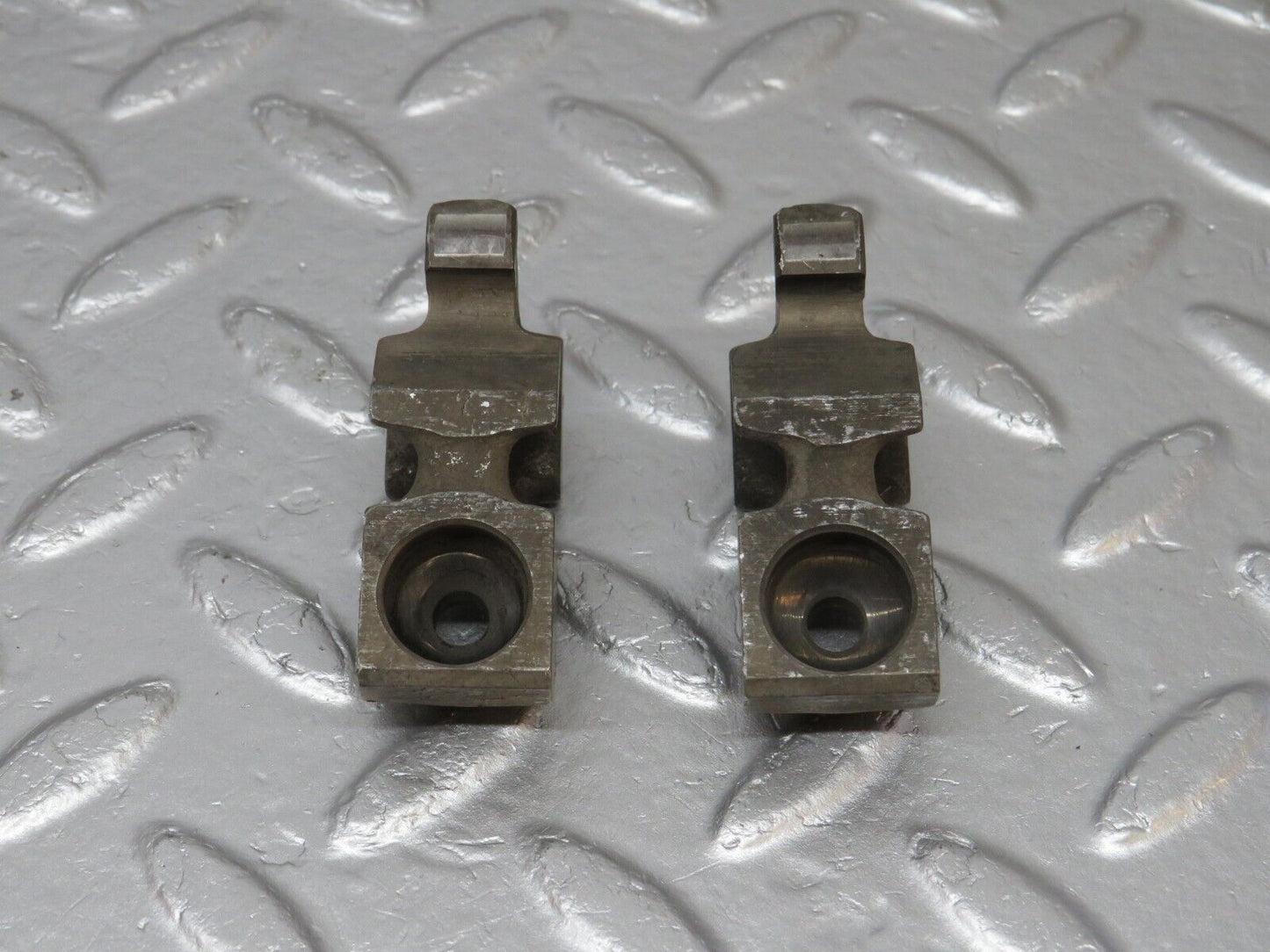 40046 Mercedes-Benz R107 350SL Rocker Arm With Valve Tappet
