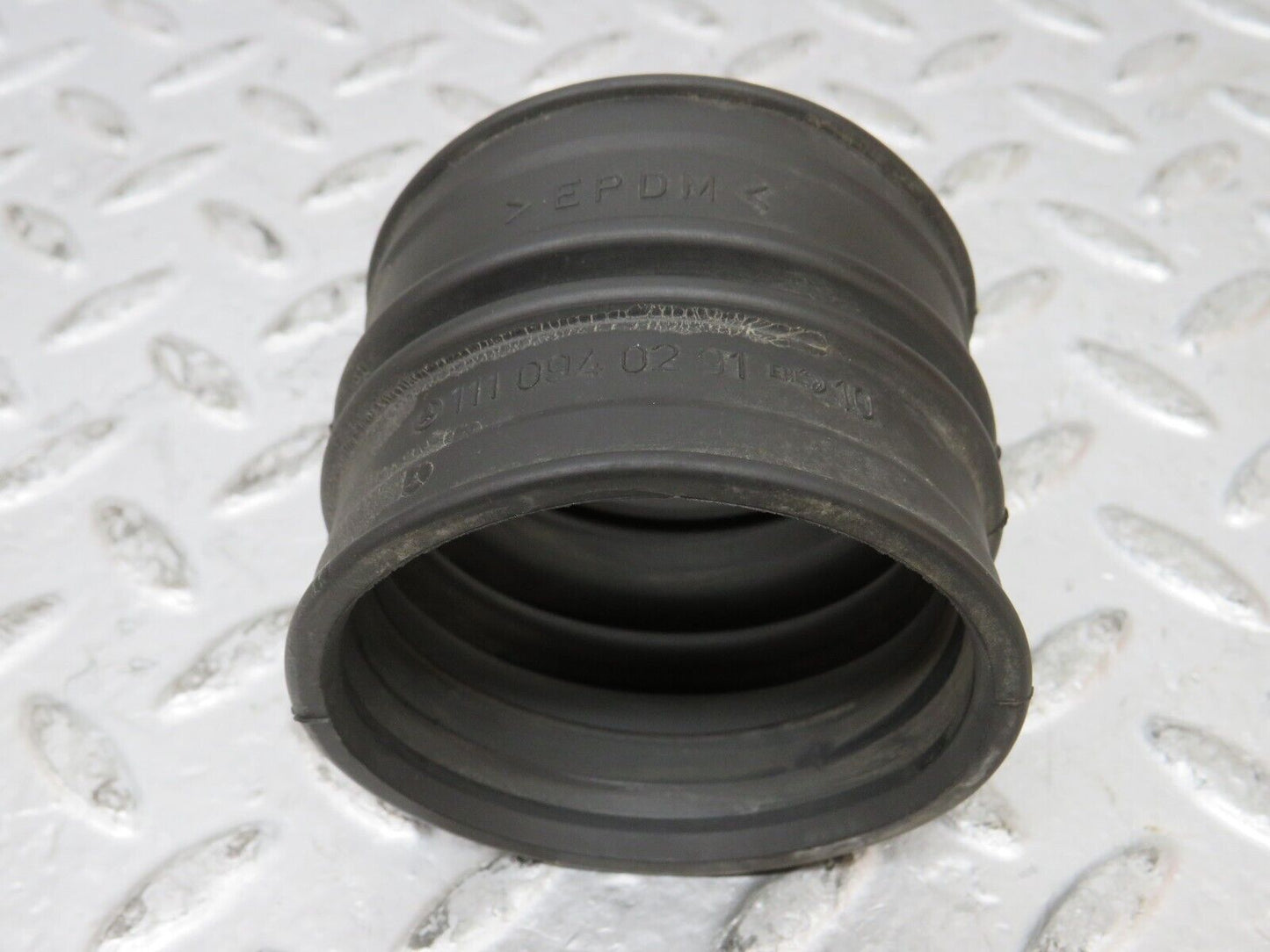26417 Mercedes-Benz C124 220CE Coupe Air Intake Pipe 1110940291