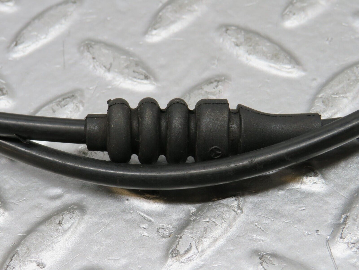 33511 Mercedes-Benz W202 C180 Bonnet Release Cable 2028800159