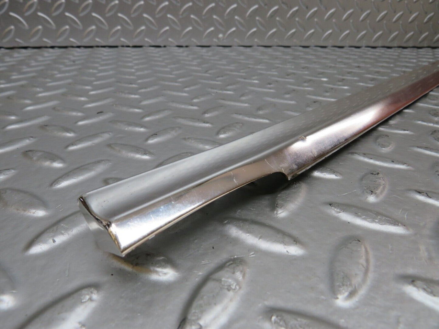 26406 Mercedes-Benz W116 450SE Front Left Door Chrome Trim
