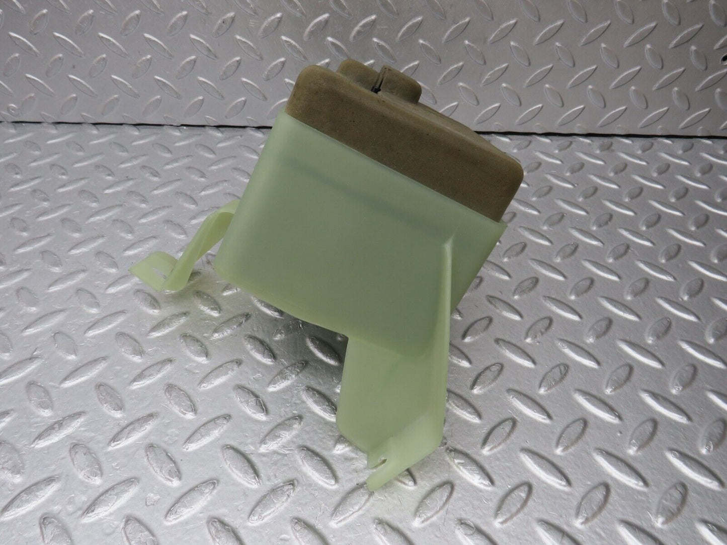 35221 Mercedes-Benz W221 Central Locking Pump 2218000248 2218000035 2218000018
