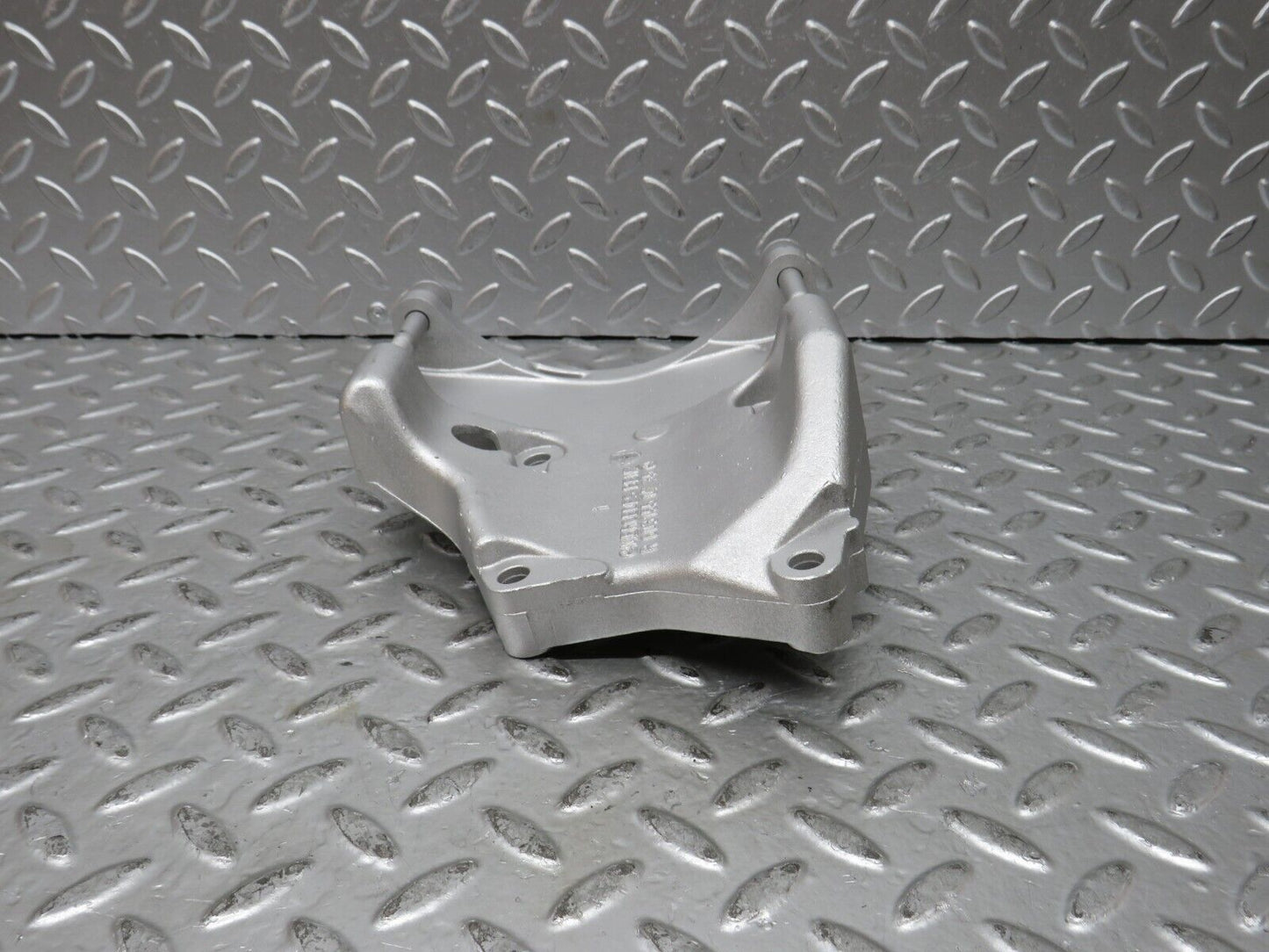 27716 Mercedes-Benz S124 300TE Wagon Alternator Generator Bracket 6031550735