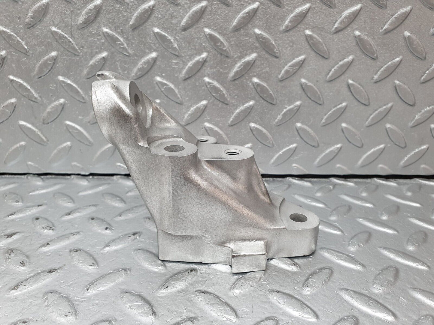 41447 Mercedes-Benz W124 200E Engine Mount Bracket Left Side 1022234104